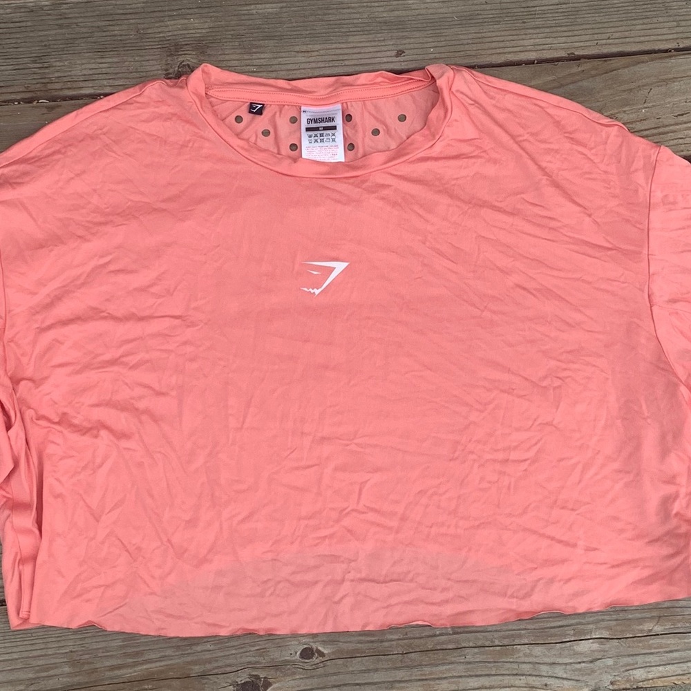 Gymshark Sol Lift Crop Tee- Small pink